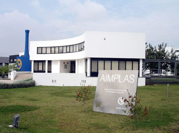 Aimplas и партнеры создали асфальтовую смесь из старых шин и пластиковых отходов.