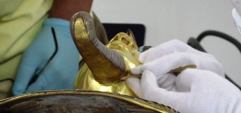 Клей Henkel помог отремонтировать золотую маску Тутанхамона