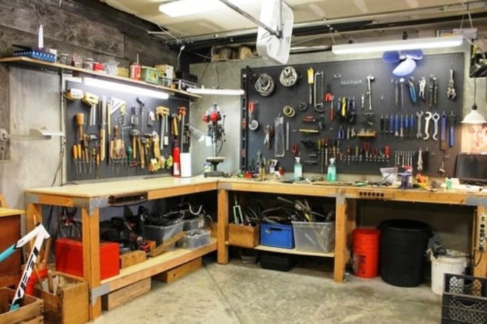 Стандартный набор автомобильных инструментов, который должен быть у каждого владельца гаража. Поясним зачем необходим каждый инструмент.