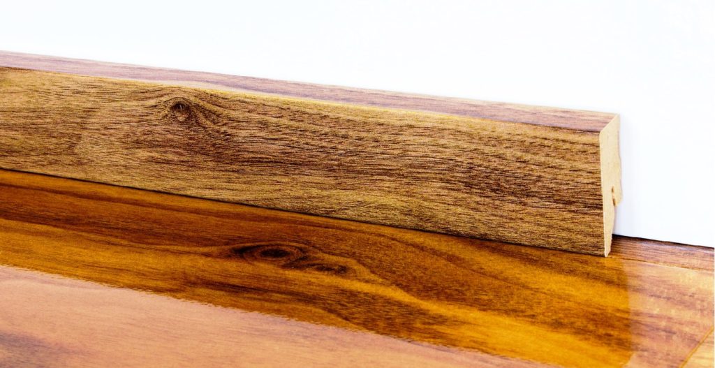 Мнение: чем примечательны деревянные плинтусы?