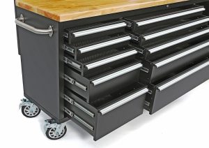Поговорим на такую тему, как тележки для инструмента на колесах, изучив назначение, особенности и критерии выбора