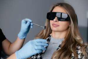 Виниры обладают рядом неоспоримых преимуществ, делающих их популярным решением эстетических проблем.