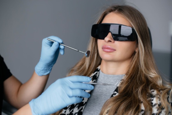 Виниры обладают рядом неоспоримых преимуществ, делающих их популярным решением эстетических проблем.