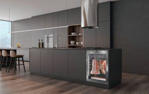 Разбираем технологию dry age: почему обычный холодильник не подходит, как меняется вкус и зачем ресторану специальный шкаф.