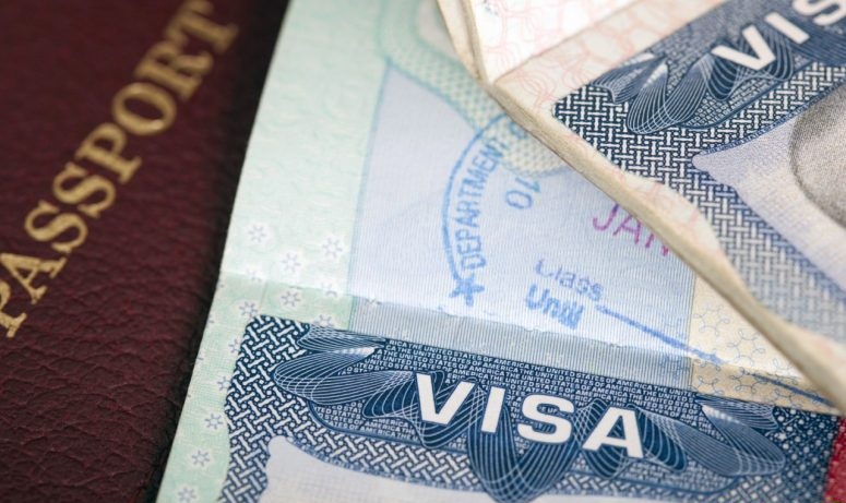 Одна из распространённых проблем — неполный пакет документов или ошибки в анкете. Это может привести к отказу или задержке. Также важно предоставлять только достоверную информацию.